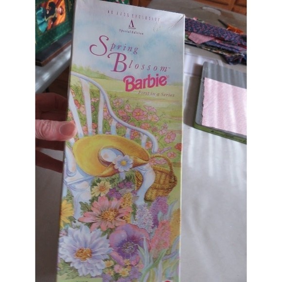 Mattel Avon Special Edition 1995 Spring Blossom Barbie - First in Series - Picture 2 of 5